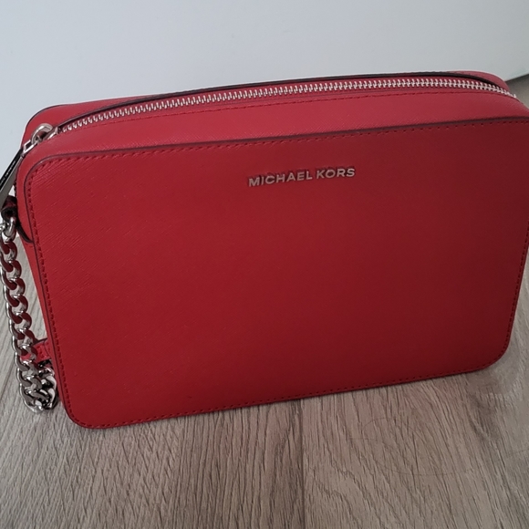 Michael Kors Jet Set crossbody leather bag - Picture 2 of 2